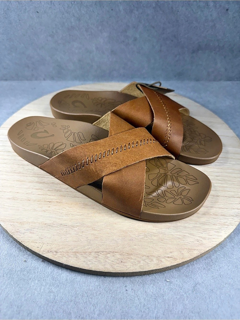 OluKai Kipe’a Olu Women’s 10 Sahara Leather Slide Sandals New